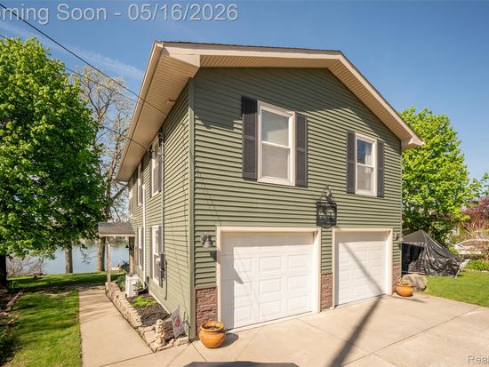 5477 Dooley Dr, Linden, MI 48451