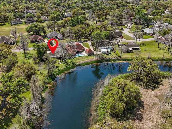 2261 Riverside Dr, West Columbia, TX 77486