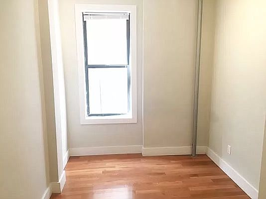 3rd image of 170 E 17th St #E2