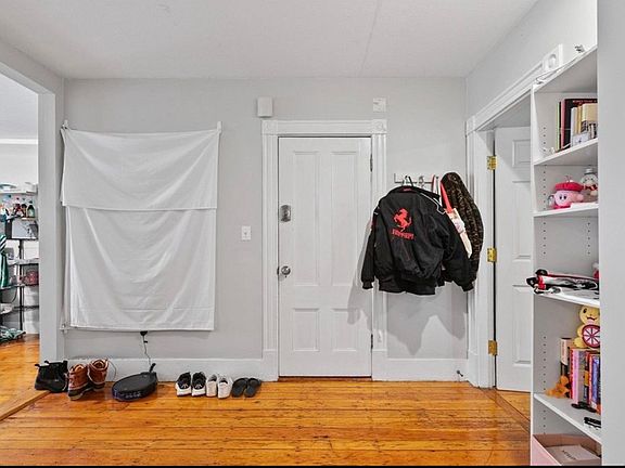 2nd image of 136 Coleridge St #1