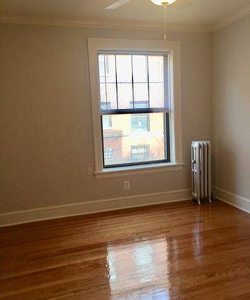 3rd image of 1132 W Pratt Blvd #2W