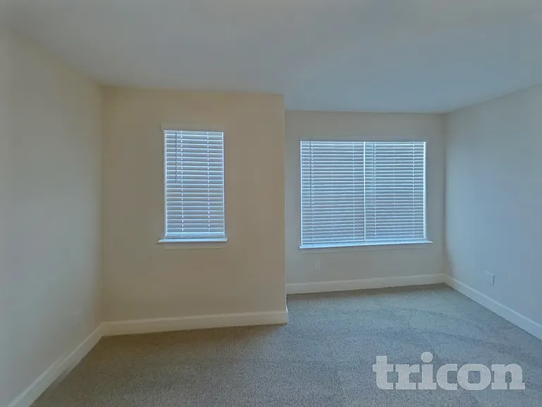 1106 Bullock Dr — Photo 17