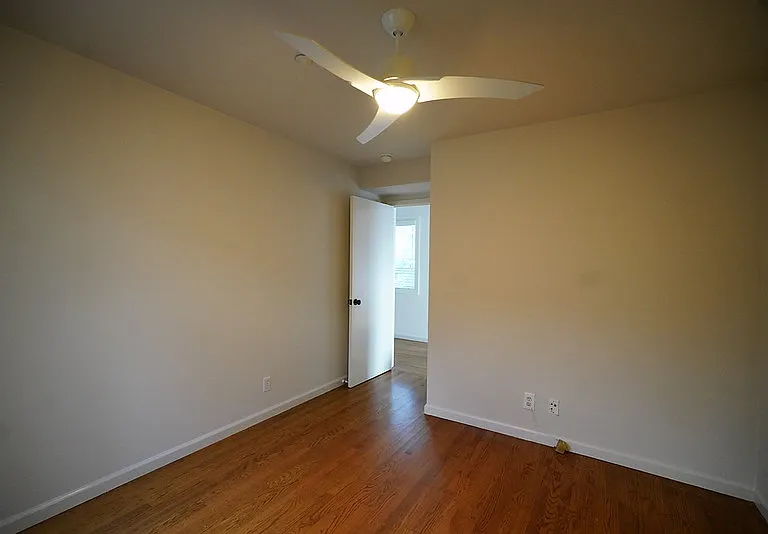 920A Baker St — Photo 12
