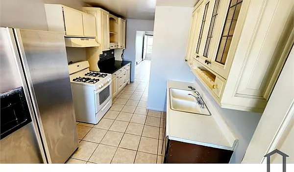 2 bed, 1000 sqft, $1,600 — Photo 3