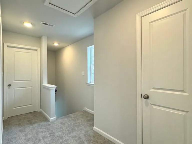 525 Dock St — Photo 11