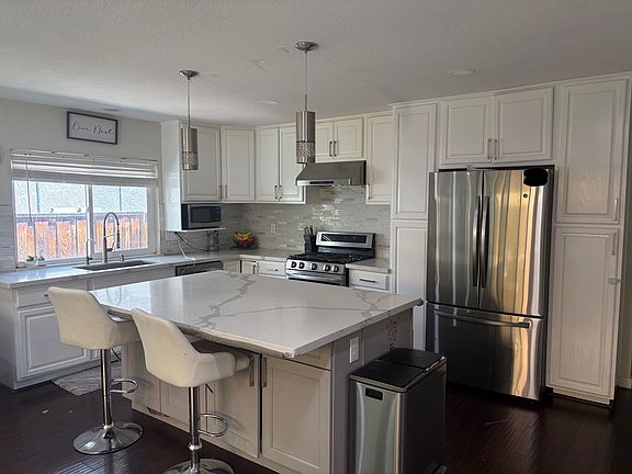 3rd image of 352 Lassenpark Cir