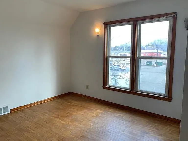 615 Mill St — Photo 9