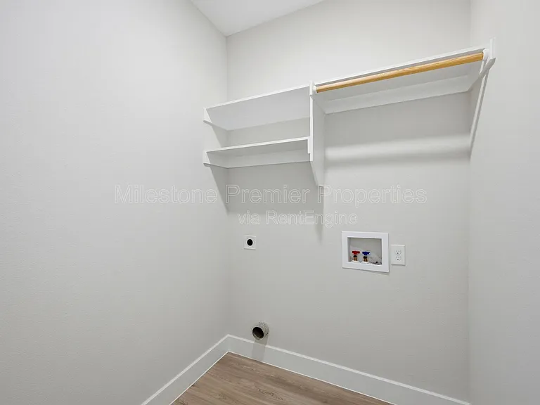 931 W Collins St — Photo 23