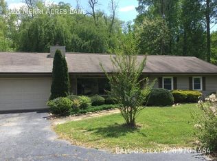 128 Merri Acres Ln, Hendersonville, NC 28739