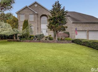 3 Christinalynn Dr, Monroe Township, NJ 08831