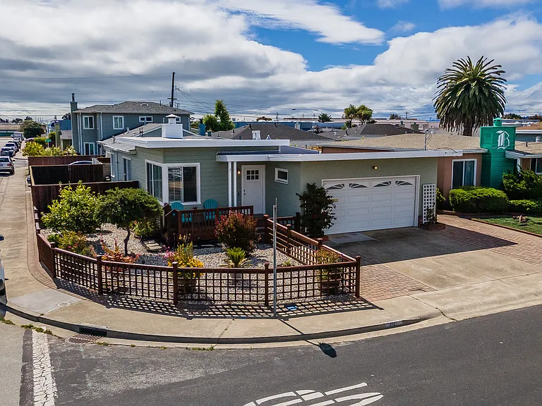 101 Manzanita Ave — Photo 2