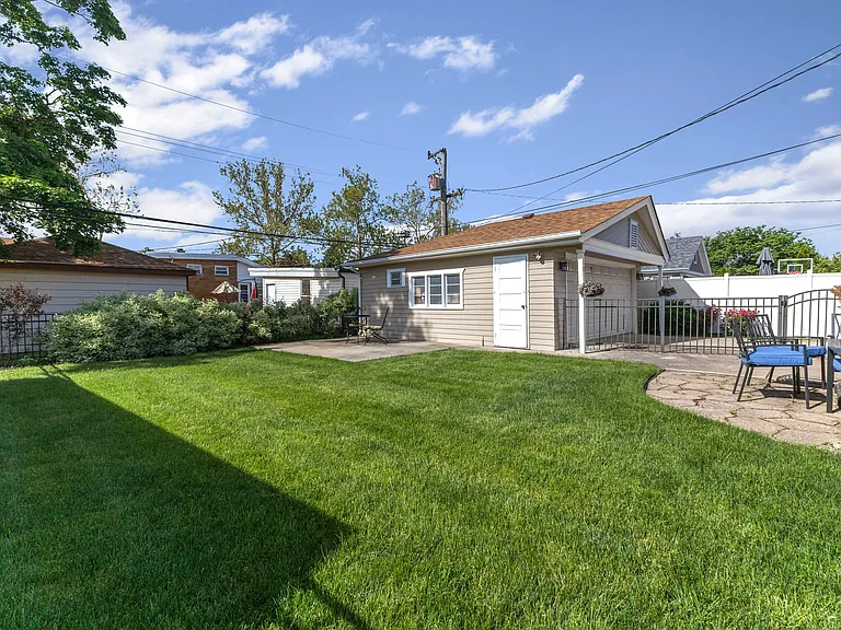 10813 Berkshire St — Photo 16