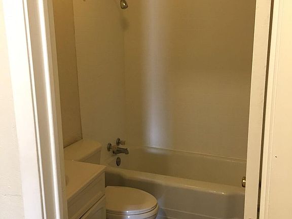 3rd image of 717 W 17th St