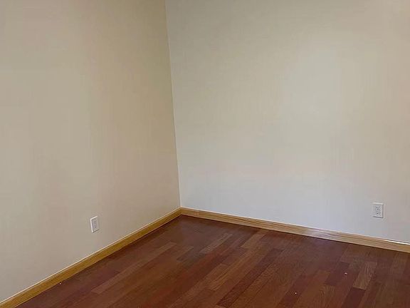 4th image of 82 Laurel Ave Unit 2