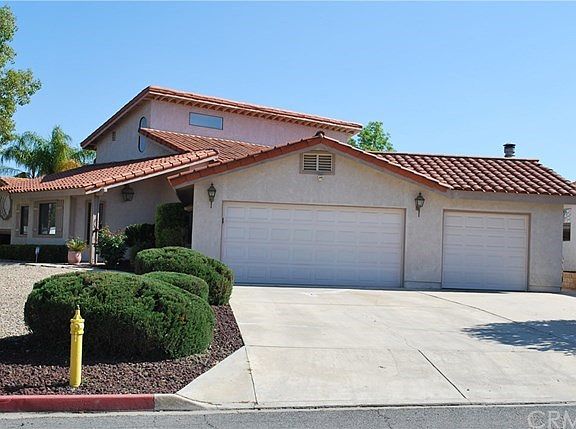 Large corner lot, possible R.V. Parking in the wide driveway