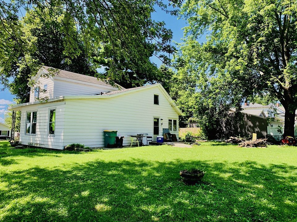 2nd image of 202 Desoto St