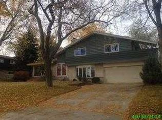 2865 N 122nd St, Wauwatosa, WI 53222