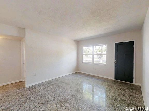 4th image of 704 Phyllis Ave