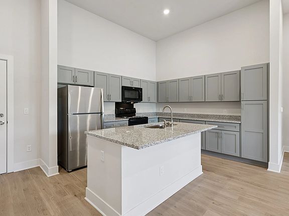 3rd image of 1131 Kissimmee St #43fbad309
