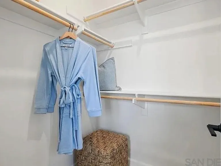 319 Honeysuckle Way — Photo 17