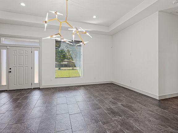 4th image of 369 Pine Chase St