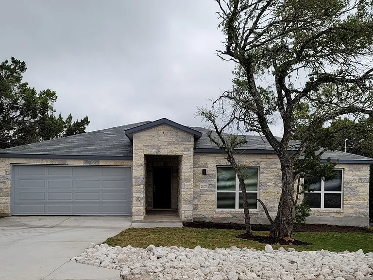 20217 Travis Dr — Photo 1