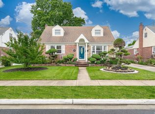 55 12th Ave, Mineola, NY 11501