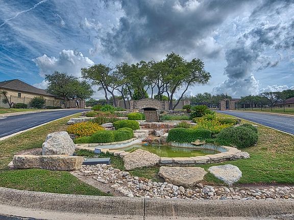 2nd image of 1909 Chateau Ln