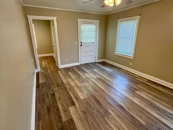2nd image of 304 Glenn St