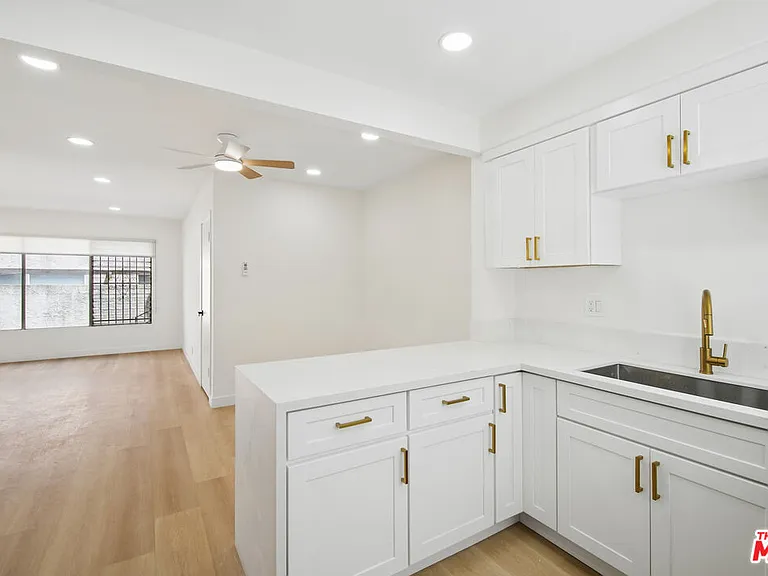 919 S Sherbourne Dr #1 — Photo 9