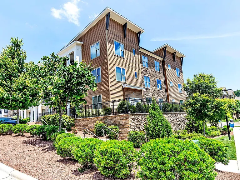Pointe at Research Park Apartments — Photo 15