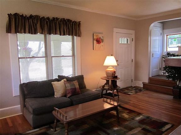 5th image of 425 Cushing Ave