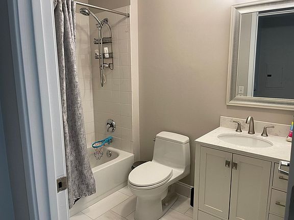 5th image of 545 N Dearborn St APT 2201