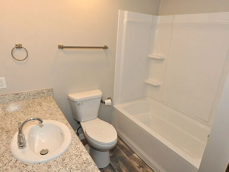 10283 State Highway 212 NE #D — Photo 6