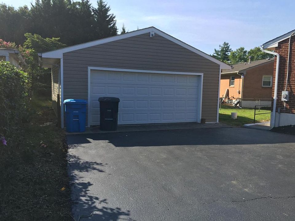 1st image of 729 Mecca St NE