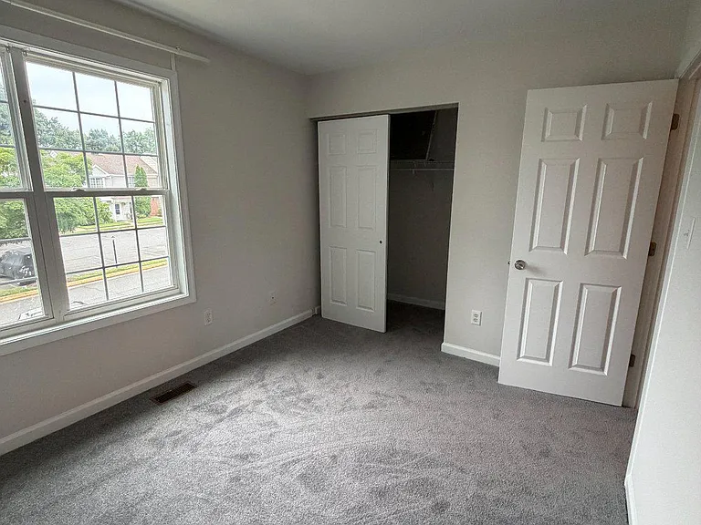 310 Lancaster Sq — Photo 13