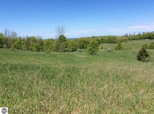 7696 Saddle Ridge Dr, Grawn, MI 49637