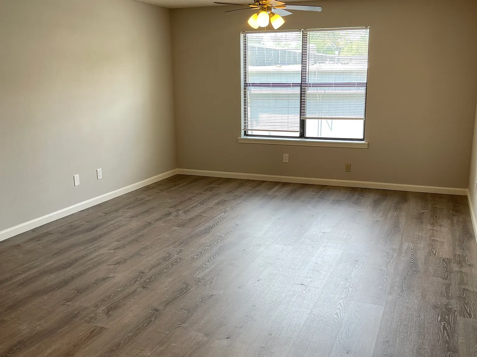 3 bed, 1050 sqft, $1,500 — Photo 2