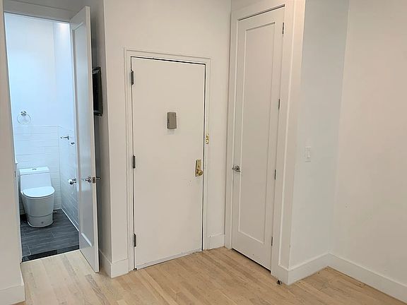5th image of 220 W 122nd St APT 4R