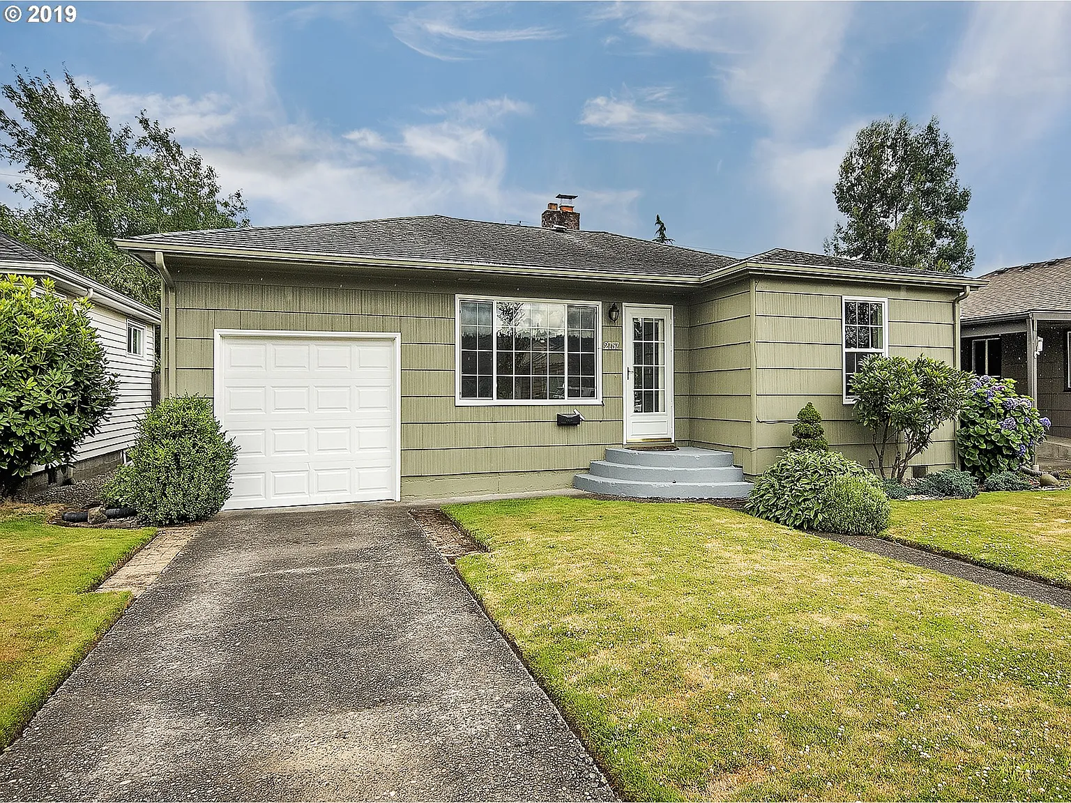 2757 Maple St photo 1