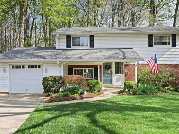 8704 Parliament Dr, Springfield, VA 22151