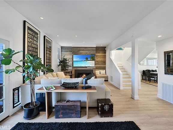 2nd image of 811 W 15th St APT 2B