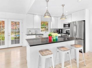 30 Rolling Hill Rd, Hampton Bays, NY 11946