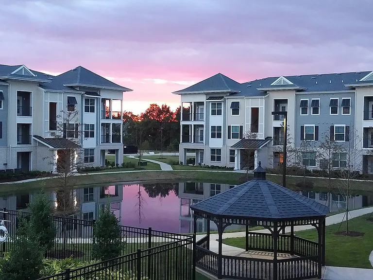 Robley Place Apartments — Photo 1