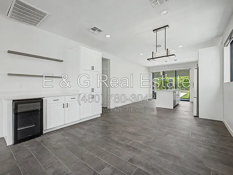 2312 E Curnow Dr — Photo 9