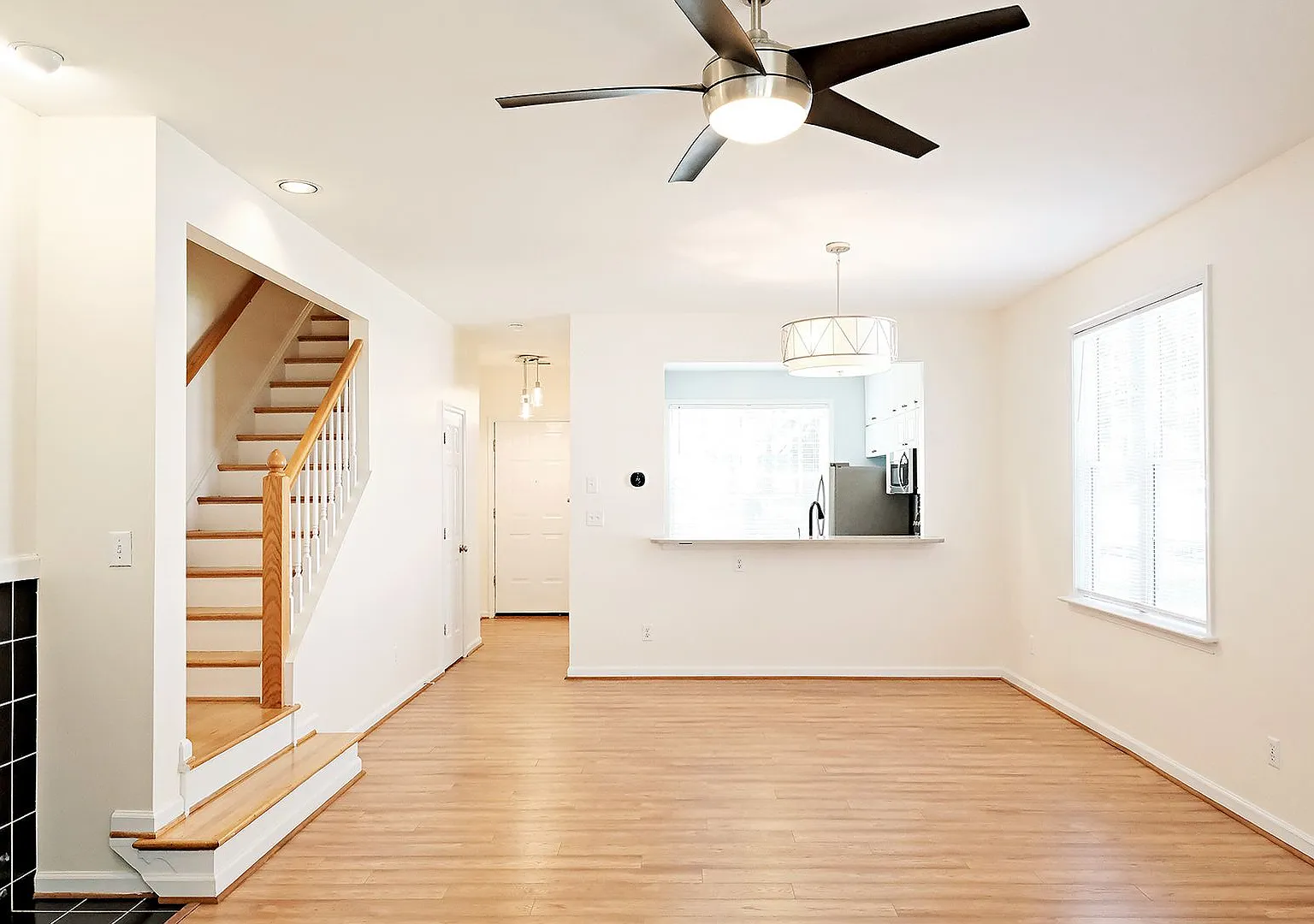 $600 Off 1st Month's Rent! Pet-Friendly End-Unit with Walkable Forest Lakes Lifestyle — Photo 4