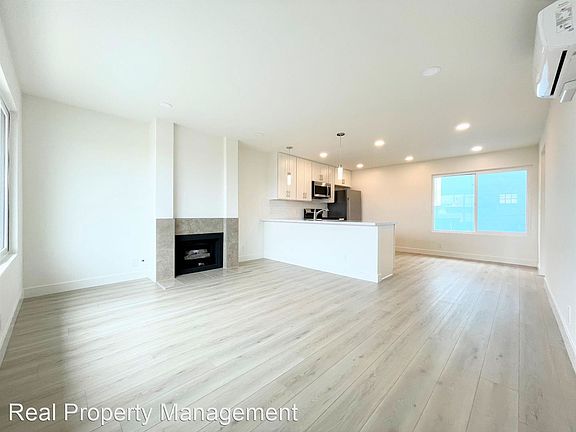 5th image of 150 Hemlock Ave APT C