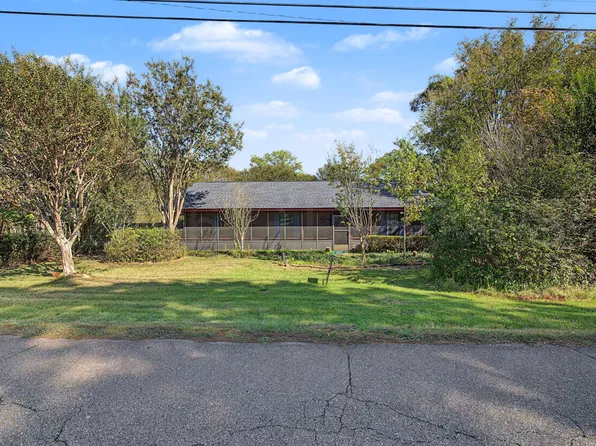 133 Dowdle Dr, Columbus, MS 39702