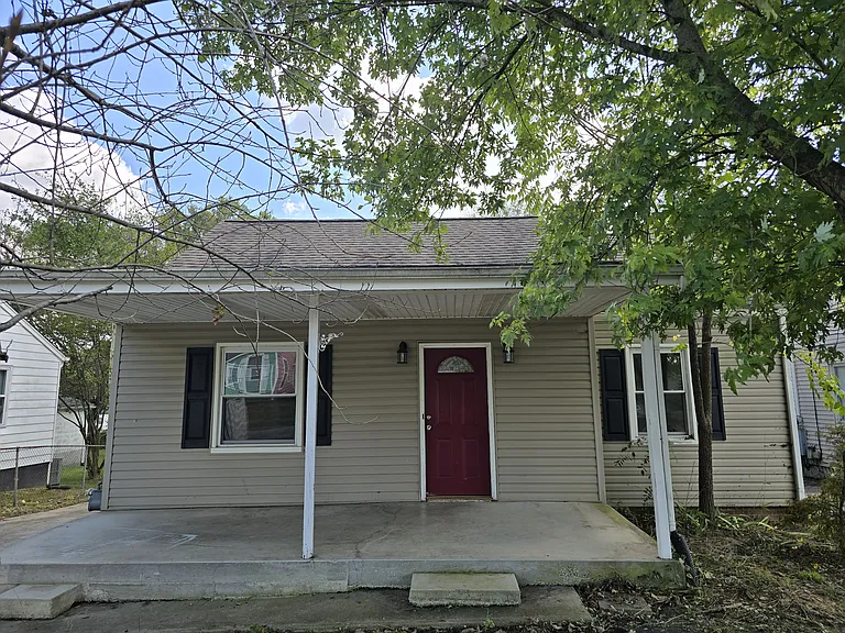 2616 Avondale Ave — Photo 1