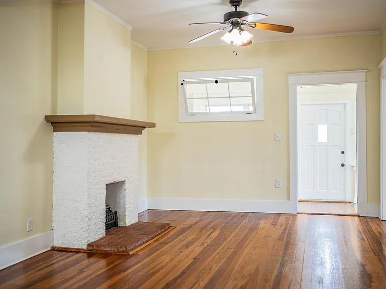 412 E Tillman Ave — Photo 7